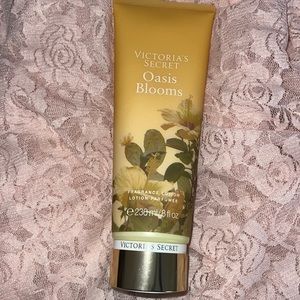 New & Sealed Victoria's Secret. Full size. "Oasis Blooms" scent